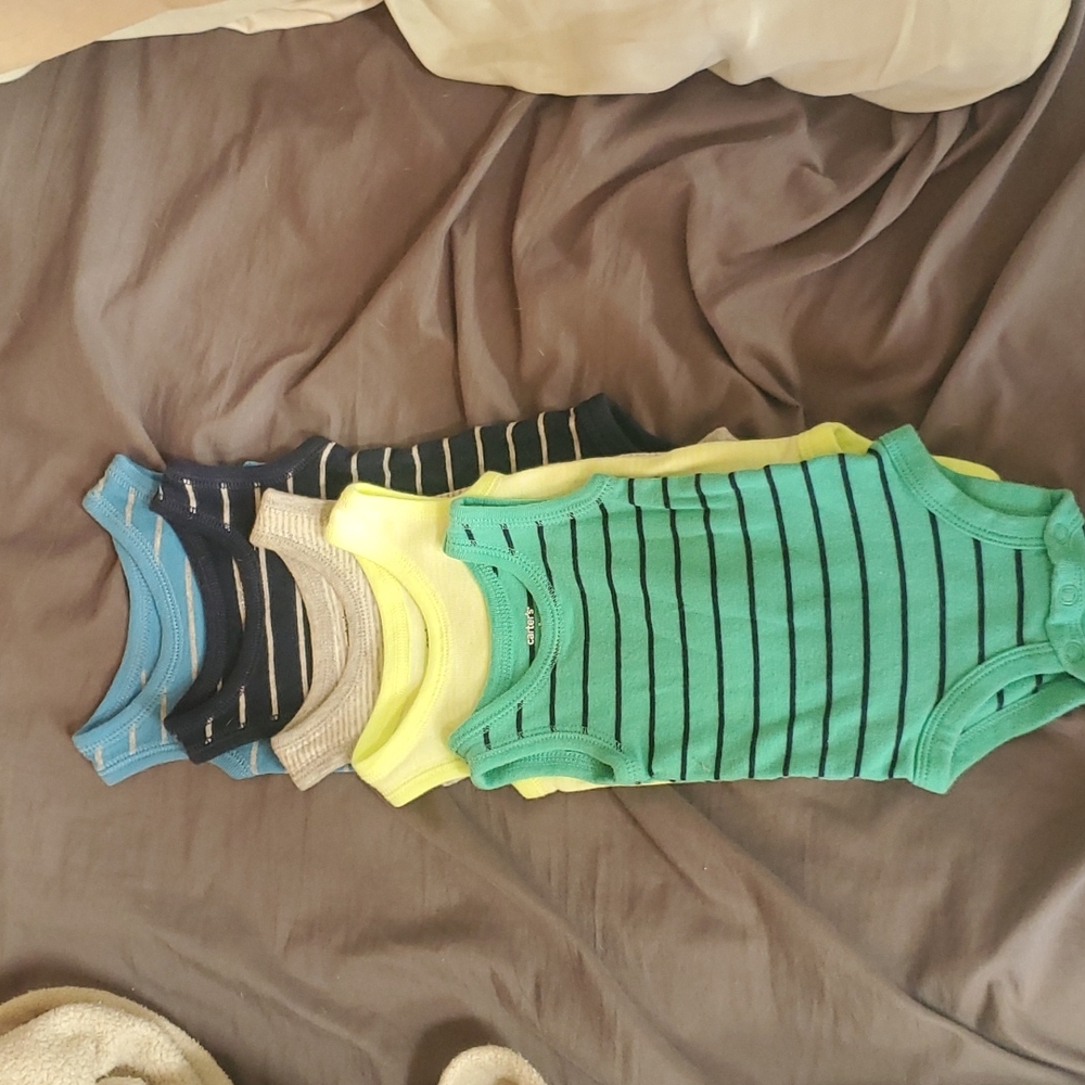 5 NB Sleeveless onesies - Picture 1 of 2